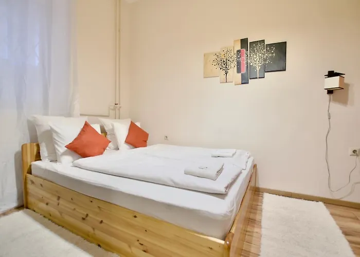Standard By Hi5 - Dessewffy 2 Bedroom Budapest