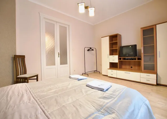 Standard By Hi5 - Dessewffy 2 Bedroom Budapest