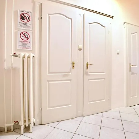 Standard By Hi5 - Dessewffy 2 Bedroom 아파트 *