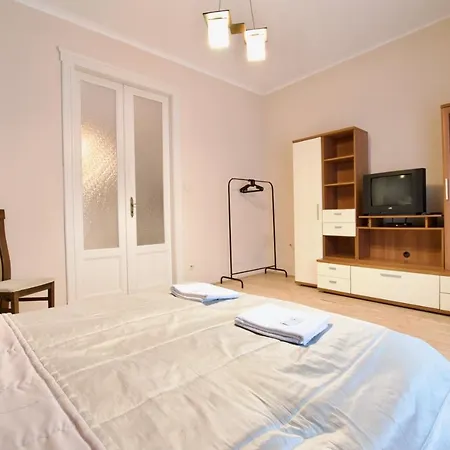 Standard By Hi5 - Dessewffy 2 Bedroom 부다페스트